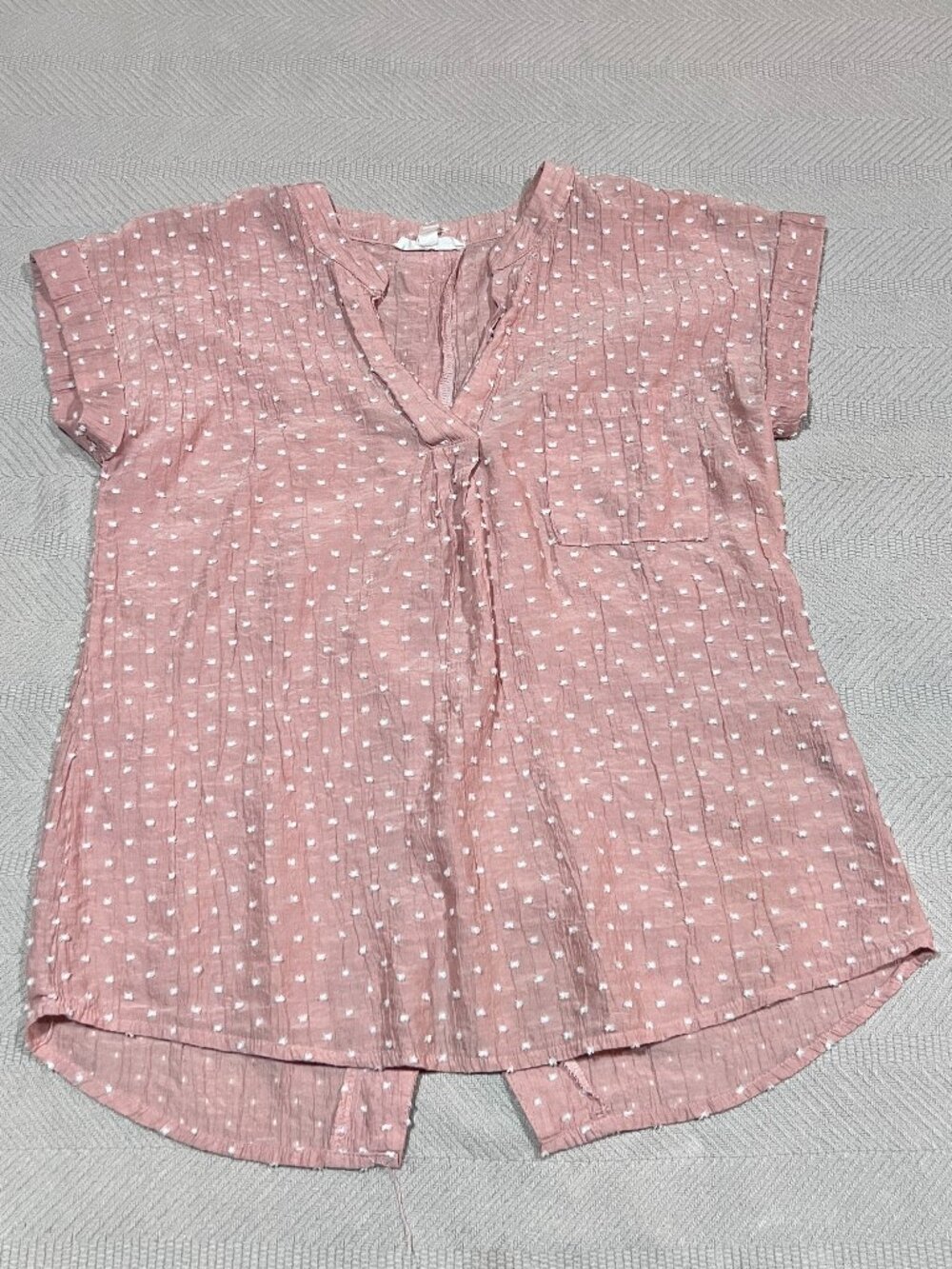 Mine Womens Back Button Textured Pink Blush Dobby Dot V-Neck Rolled Sleeve Top